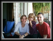 Petite photo de famille en Octobre 2005 aux Avenières (Chloé est sous le t-shirt, au fond du ventre de maman ;-))